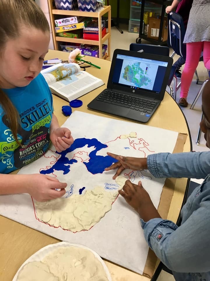 Students making map